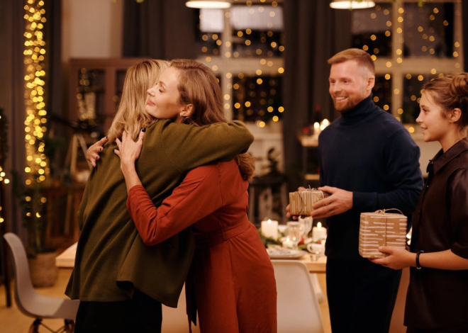 Christmas Gifts for Coworkers: Thoughtful Ideas for Every Office Relationship